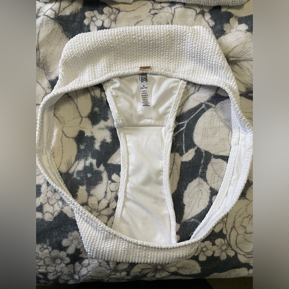 Victorias Secret Pink bikini - Picture 2 of 4